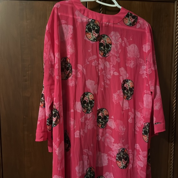 Torrid Size 2X Pink Floral Skull Head Coverup - Picture 5 of 6